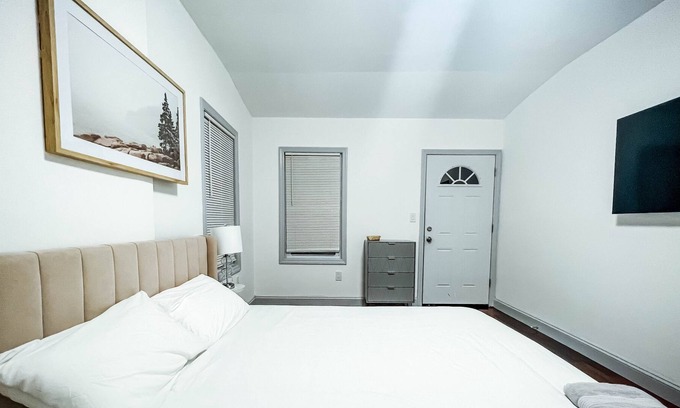 Queens Apartamento | Amazing Executive Townhouse near JFK (6 bedroom -2 bathroom)