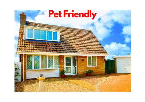 Chapel Saint Leonards Casa | Amazing Family Cottage Just mins to Beach & Attractions, 3 bed, Sleeps 5, Large Garden, Off Road Private Parking, Fab Free WiFi & Pets are Welcome too! The Perfect Family holiday Getaway!