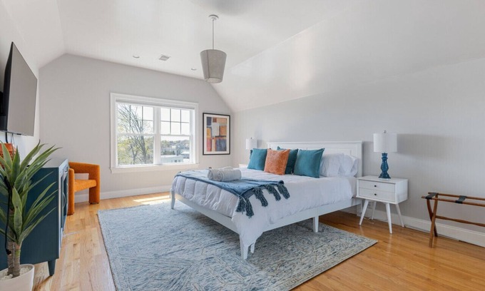 Dudley - Brunswick King Casa | Amazing family and group-friendly accommodation #TheBackDorch