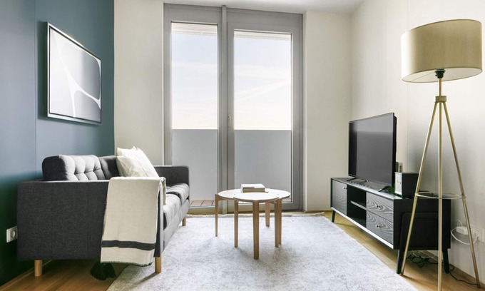 Favoriten Apartamento | Amazing Favoriten 1BR w/ Gym & Elevator, steps to Metro, by Blueground