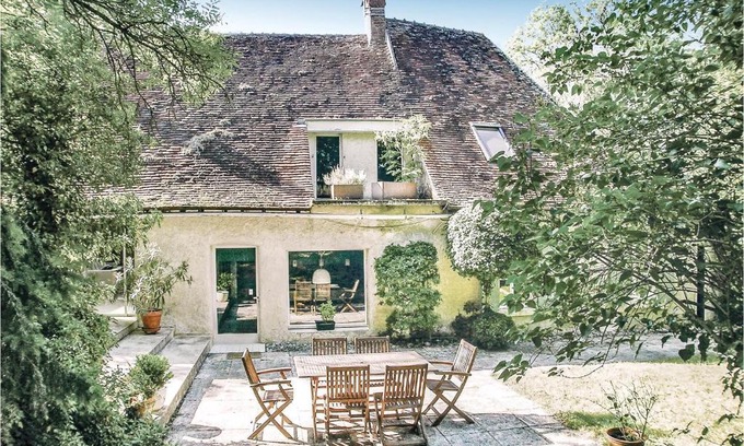 Saint-Georges-sur-Baulche Casa | Amazing Home In St Georges Sur Baulche With Wifi