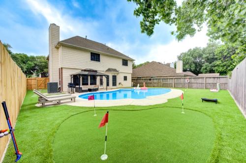 Katy Casa | Amazing Getaway Home - 4 Bedrooms 2,5 Baths - West Houston, Katy, Richmond - Huge Pool, Mini-Golf, PingPong, Billards, BBQ, Katy Asian Town, Typhoon Waterpark, King Bed