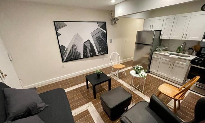 Hunters Point Apartamento | Amazing Ground Floor 2 Bedrooms in NYC Subway crossing the street and one station to Manhattan