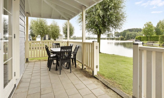 Municipality of Nissewaard Casa | Casa de vacaciones sobre el agua con terraza.