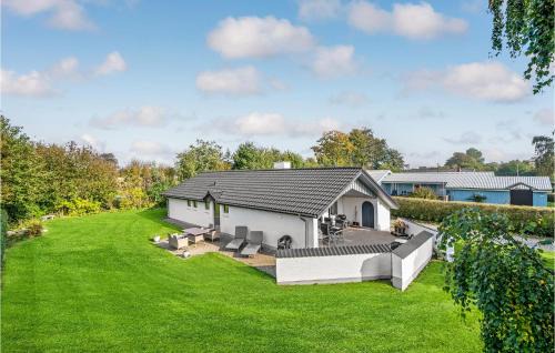 Pøt Strandby Casa | Amazing Home In Juelsminde With Sauna