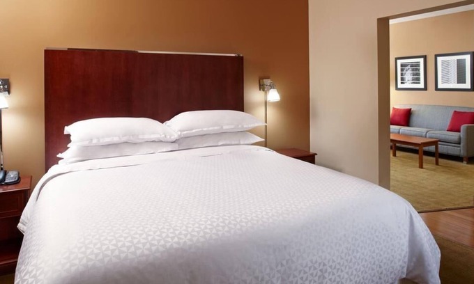 Southeast Houston Casa | Amazing Houston Vacation! Onsite Pool, Free Parking, Near Crenshaw Park!