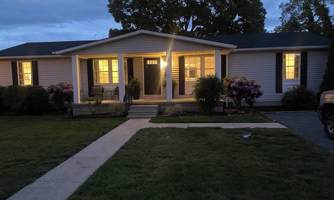 Lewes Casa | Amazing in town Lewes location Completely renovated to be spacious n comfortable