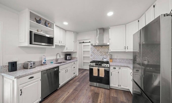 Los Altos Casa | *Amazing Indoor Fire Place *Cozy Home Long Beach*