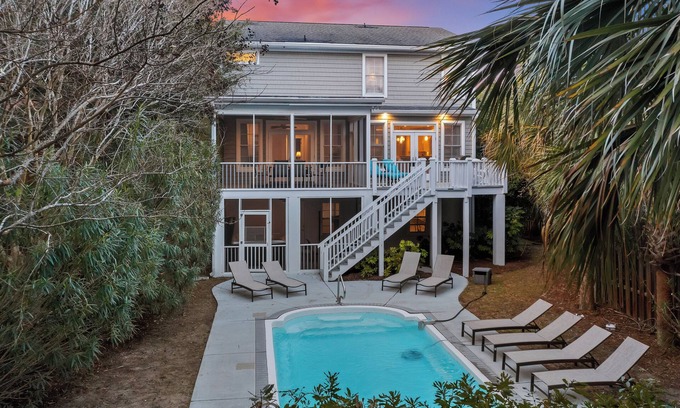 Charleston County Casa | Amazing IOP Vacation Home! 5 bedrooms with POOL and HOTTUB