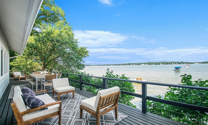 Sturgis Casa | Amazing Lake House - beautiful clear lake - 2 hours from Chicago!