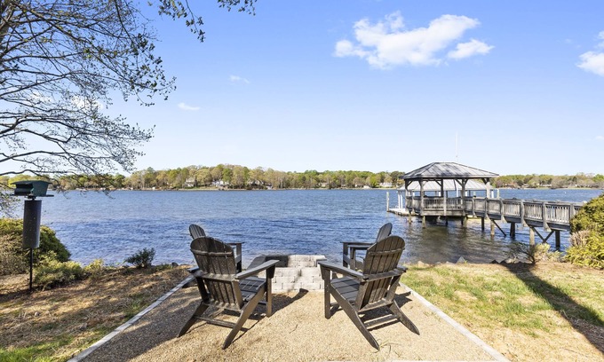 Terrell Casa | Amazing Lake Norman Views - Firepit, Kayaks and much more