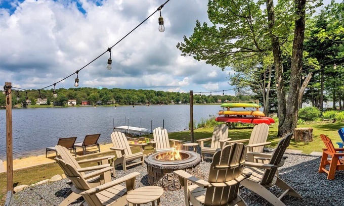 Tobyhanna Casa | Increíbles vistas al lago, jacuzzi, air hockey, mesa de billar, juego de arcade y pozo de fuego
