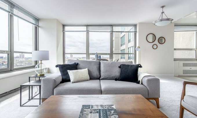 Lake View East Apartamento | Amazing Lakeview 1BR w/ Rooftop Pool, near Wrigley Field, by Blueground