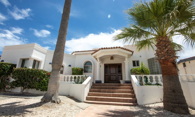 Las Conchas Casa | Amazing Las Conchas Beach Front with Heated Spa & Kayaks!!