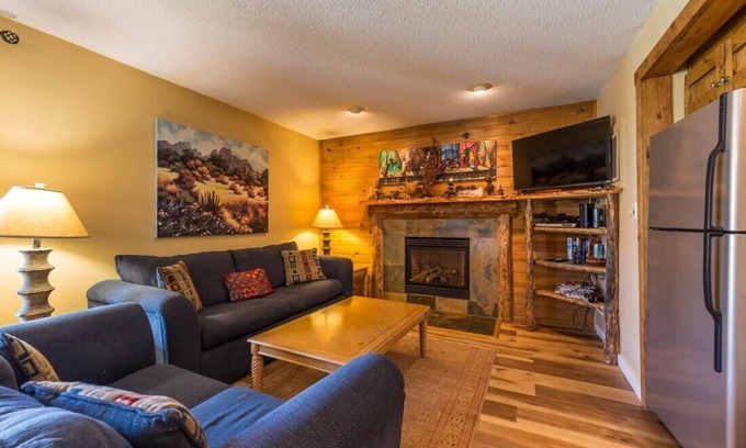 Crested Butte Condominio | Amazing location, just steps from the base area! Newly updated adorable condo!