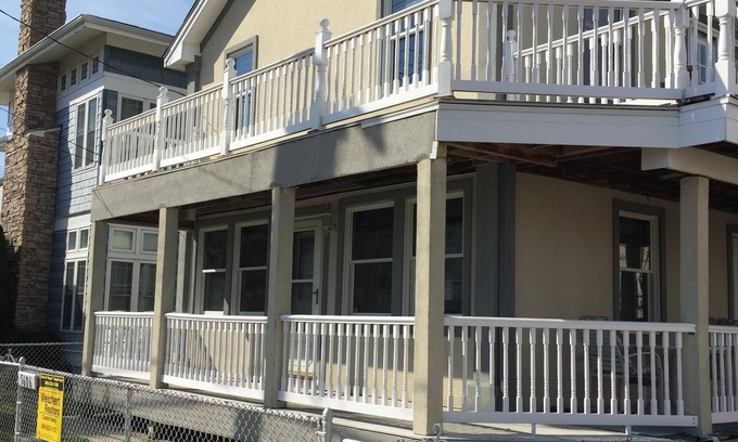 Wildwood Crest Casa | Increíble ubicación a 1 1/2 cuadras de la playa, que admite mascotas y estacionamiento privado