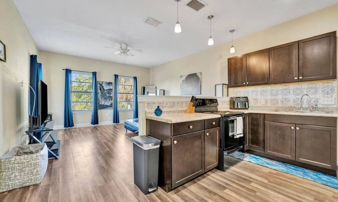 Historic Ybor Casa | Amazing Location A/C & WorkSpace