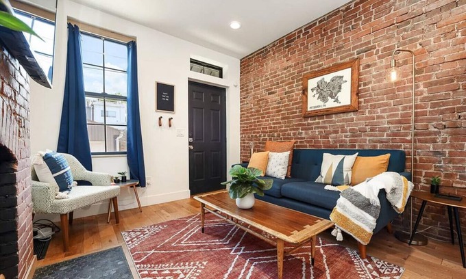 Lower Lawrenceville Casa | ★ Amazing Location ★ King Bed ★ Beautiful Space!