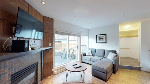 Village North Casa | Amazing Location with PRIVATE Hot Tub by Harmony Whistler