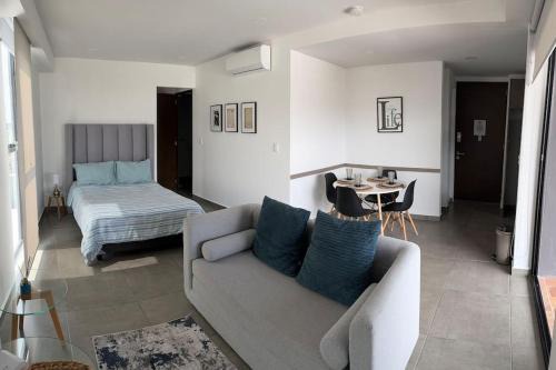 Leon Apartamento | Amazing Loft Plaza Mayor Zone AC Wifi CoWorking