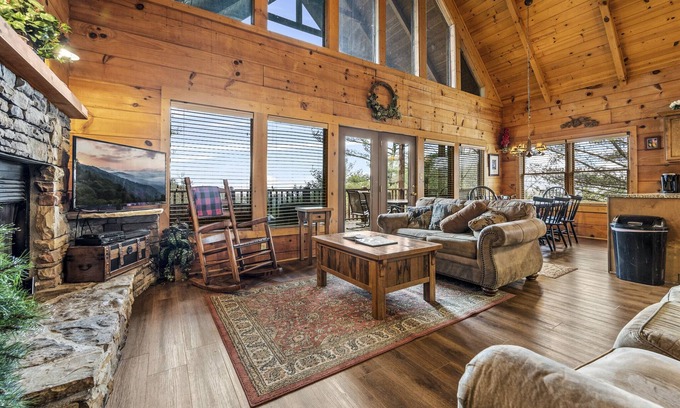 Wears Valley Cabina | Amazing Log Cabin with Awesome Views!