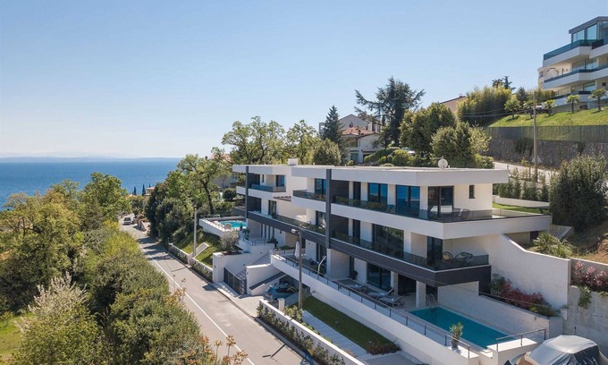 Icici Villa | Villa moderna de 5 estrellas con piscina climatizada y jacuzzi justo encima de Icici Marina