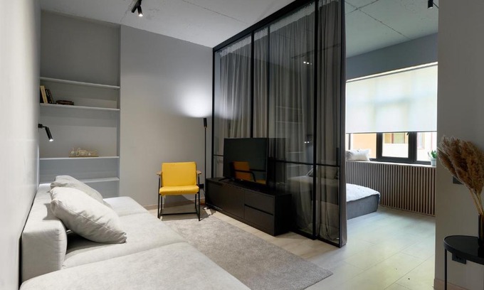 Pechers'kyi District Apartamento | Amazing modern apartment 2BR+Living room. Center!