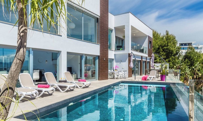 Salobrena Villa | Villa Malaïka - Villa con piscina privada climatizada y vistas impresionantes