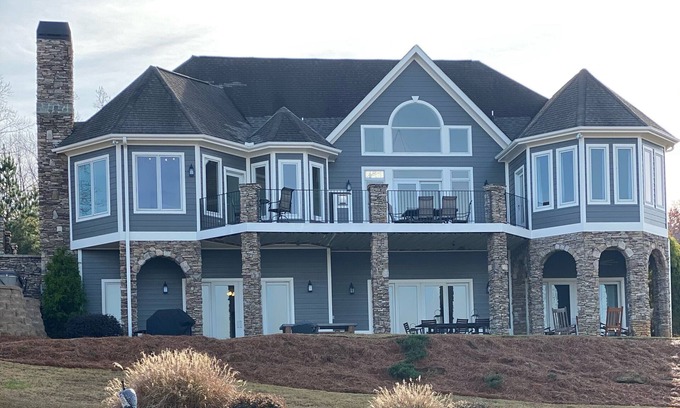 Six Mile Casa | Amazing Mountain, Lake and Private Island Views ~ Hot Tub ~ Kayaks ~ Pizza Oven!