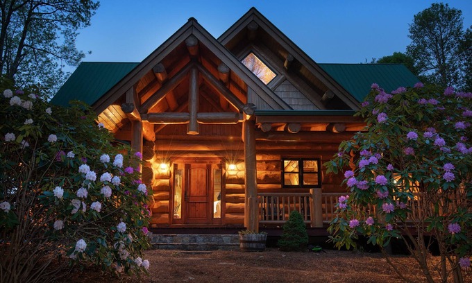Banner Elk Casa | Amazing mountain views, centrally located near Boone-Banner Elk, pet-free