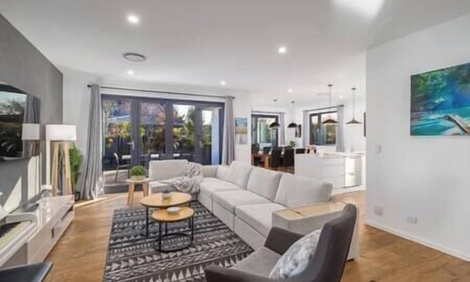 Christchurch Casa | Amazing New Modern House w/Parking, 5min from CBD, Sleeps 11, Large Modern house w/parking, 5 min dr