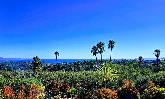 Cielito Casa | Amazing Ocean/Coastline/Mountain views. Pvt. 1-Bdrm Guest Home w/Patio, Hot Tub