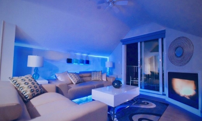 Provincetown Condominio | CHIC OCEAN VIEW WEST END PENTHOUSE (THE SANDPIPER) (SOLO REMODELADO)