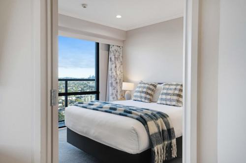 Takapuna Apartamento | Amazing Ocean Views 1BR w Rooftop Pool Gym Tennis