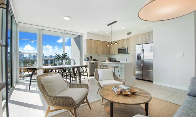 Northeast Miami Condominio | Amazing Ocean Views 2/2 Condo, Best Location