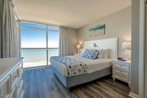 Downtown Myrtle Beach Casa | AMAZING OCEAN VIEWS Remodeled Bay View 803