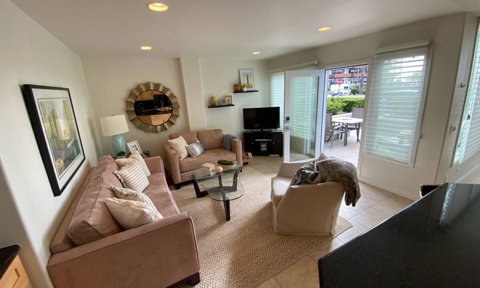 La Jolla Shores Condominio | Amazing Oceanfront La Jolla Shores Condo Steps to the Beach