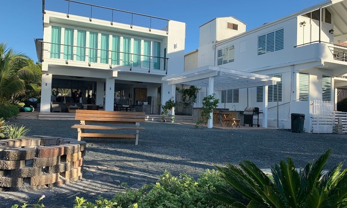 El Combate Casa | Amazing Oceanfront Villa in Combate Beach