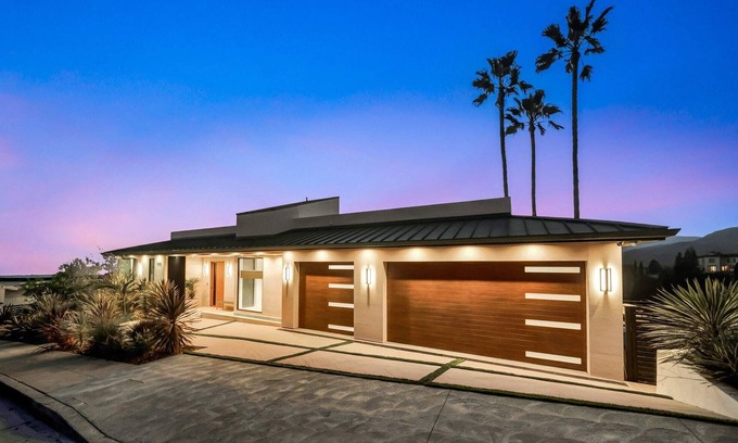 Pacific Palisades Casa | Amazing Palisades contemporary masterpiece!
