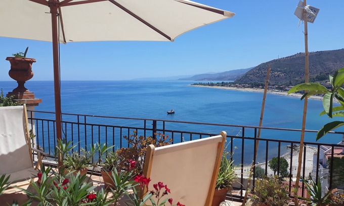 Castel Di Tusa Casa | Increíble terraza panorámica en Castel di Tusa - aire acondicionado y wi-fi