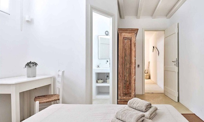 Ampelas Villa | Amazing Paros Villa | Villa Moonlight | 4 Bedrooms | Infinity Pool & Stunning Sea Views | Roof Lounge Area | Close to Sandy Beaches | Ambelas