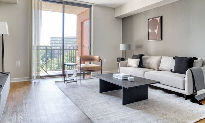 Pentagon City Apartamento | Amazing Pentagon City 1BR w/ W/D, Gym & Pool, near Metro, by Blueground