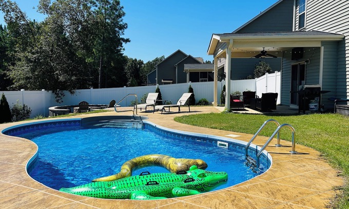 South View Casa | 🤩Amazing Pool🏖️-Fire Pit🔥 - Cozy Backyard 🫶- 20 min to Fort Bragg!