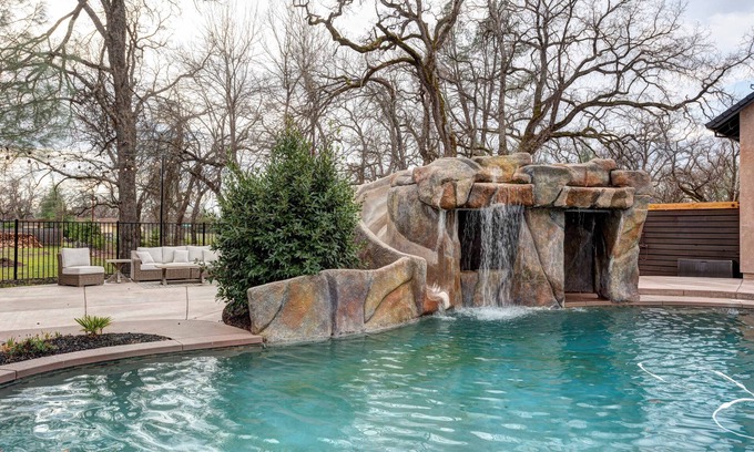Millville Otro | Amazing pool w/water slide, basketball court, country living, house is dialed!