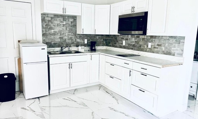 Greater Northdale Casa | Amazing private home stay bedroom with kitchen