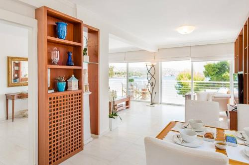 Vouliagmeni Casa | Amazing private rooftop terrace!