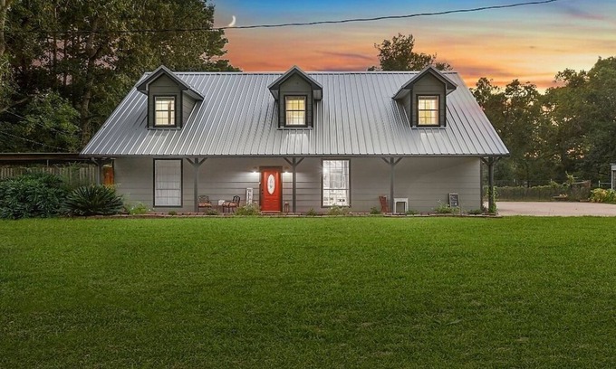 North Cleveland Otro | Amazing property, Large porch to experience and enjoy country living its best.
