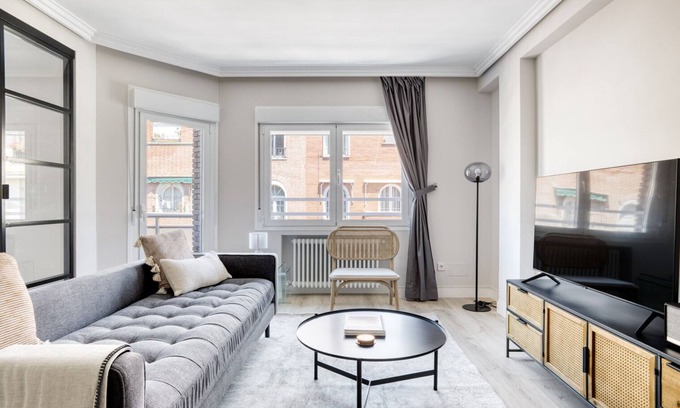 Ibiza Apartamento | Amazing Retiro 3BR, in the best area of Madrid, by Blueground