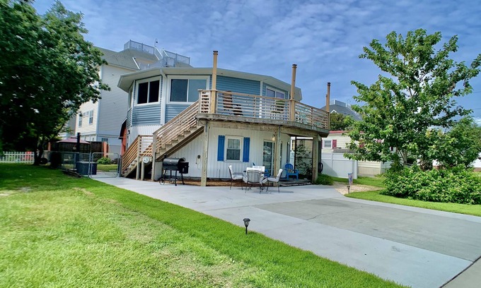 Wilmington Beach Casa | ❤️Amazing Round House - Easy Self Check-In, Just Steps to Beach!