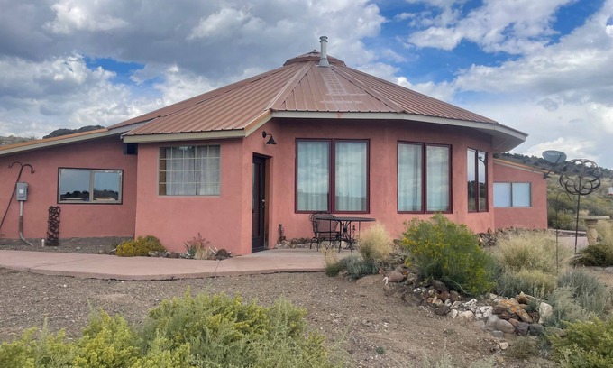 Del Norte Casa | Amazing round home with sweeping views.